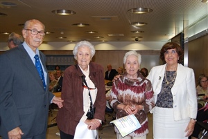 Carmen Roca y Juana Torroba recibeb la Medalla de Cristobal y María Alfonso
